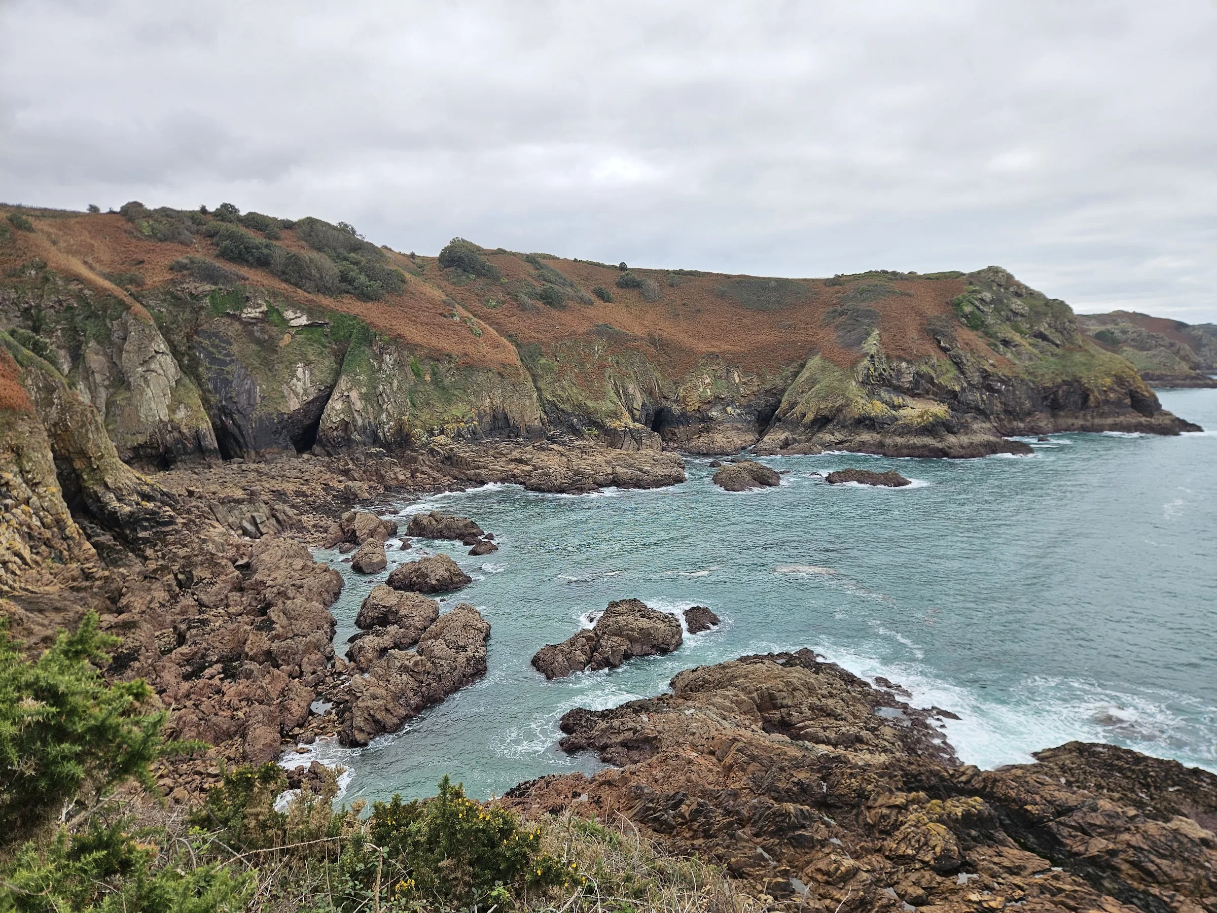 Cliff path walk from Devil's Hole to Grève de Lecq — Jersey