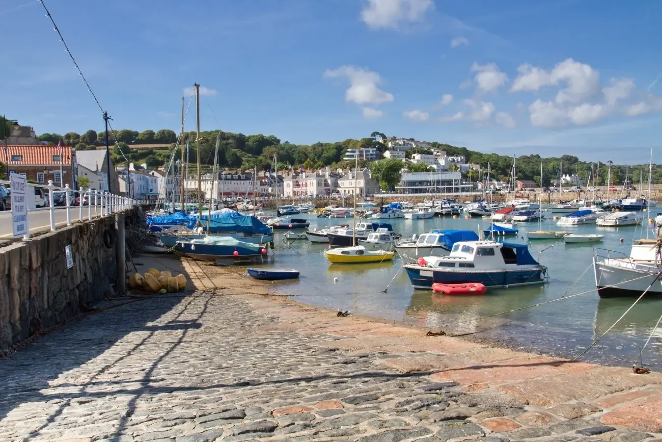 Summer harbour jumps at St Aubin - Jersey